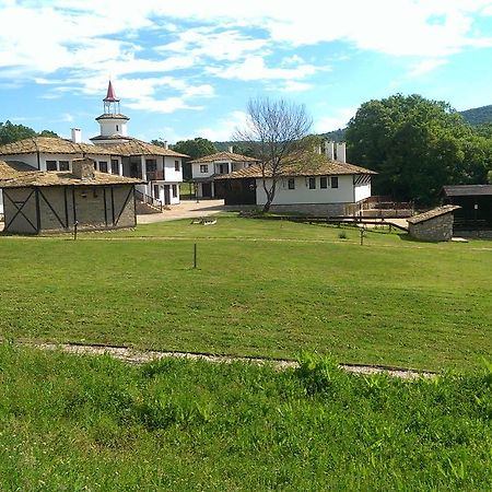 Ethnocomplex Krivini Hotell Eksteriør bilde