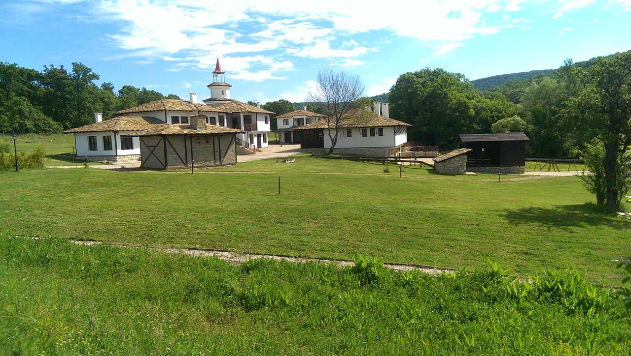 Ethnocomplex Krivini Hotell Eksteriør bilde