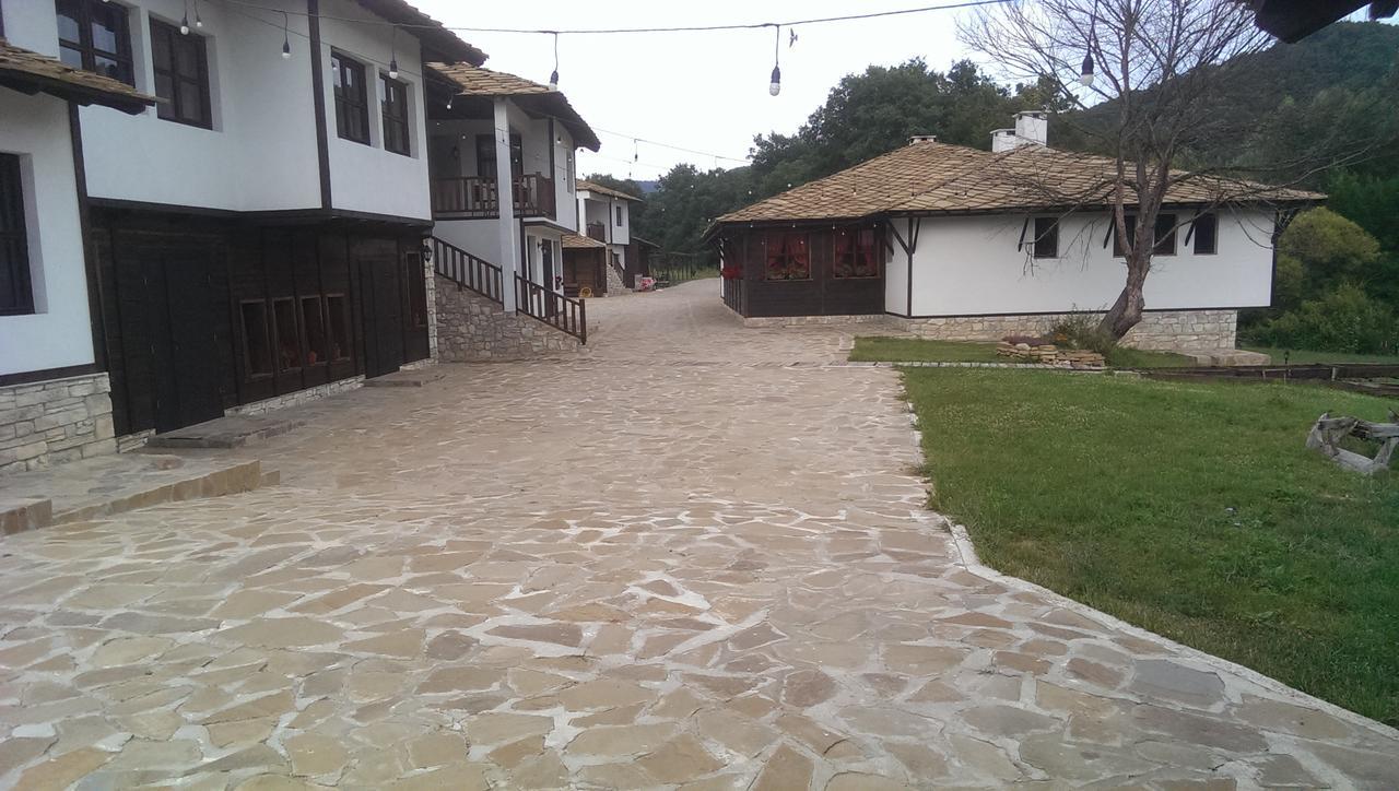 Ethnocomplex Krivini Hotell Eksteriør bilde